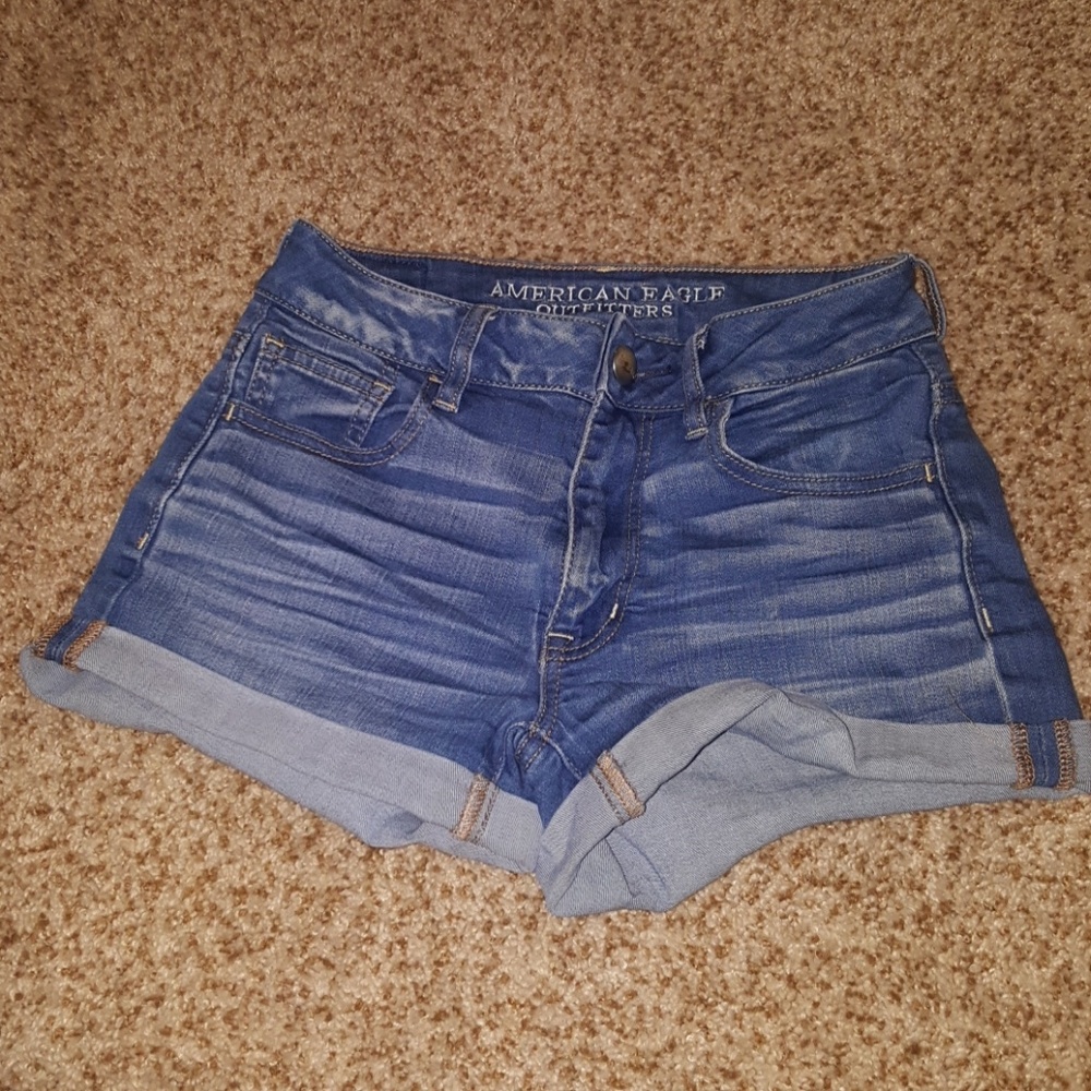 AMERICAN EAGLE MIDI SHORTS